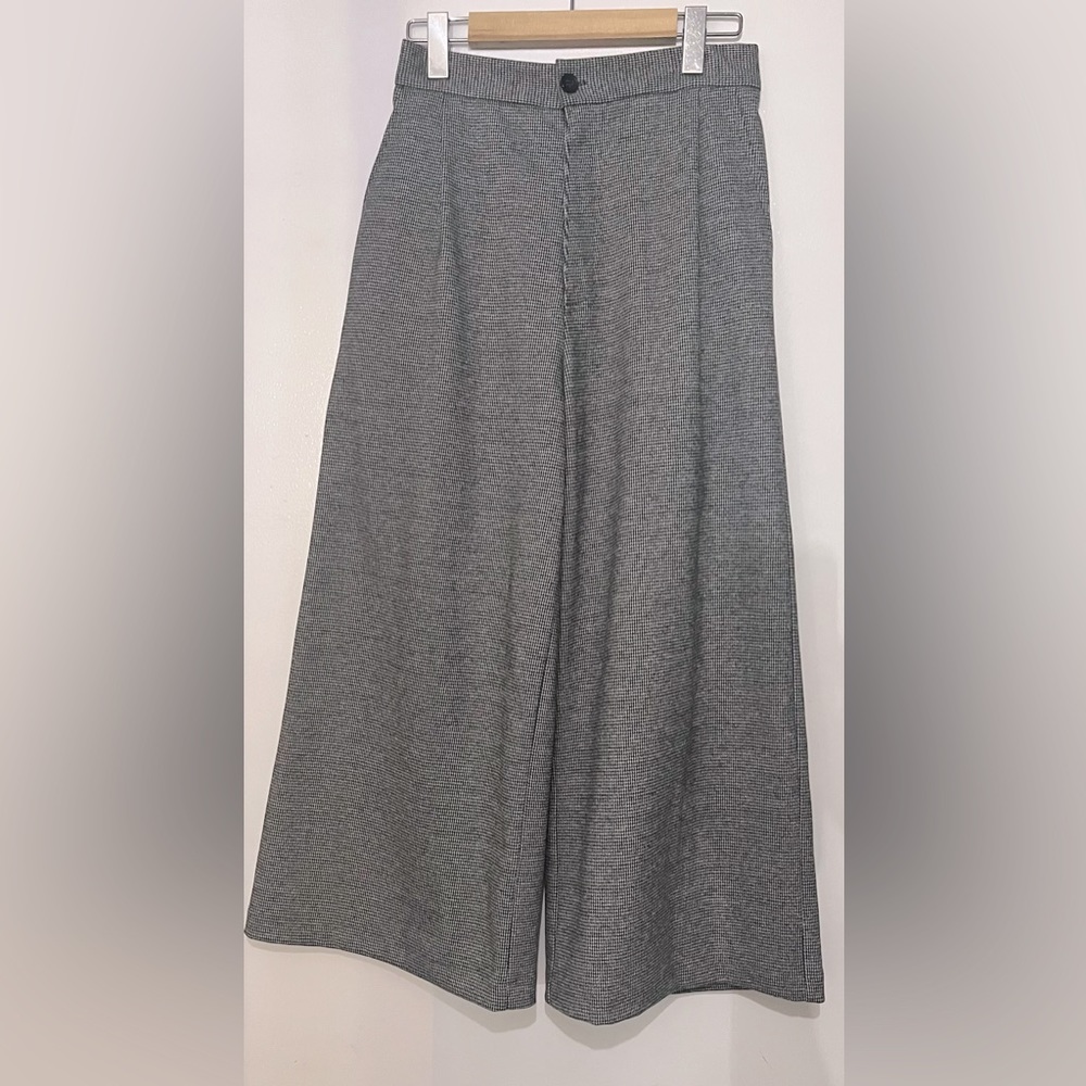 High waisted wide leg pants. Elastic back and zipper button closure.